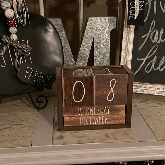 🗓️Rae Dunn Block Calendar 🗓️ - Picture 10 of 14